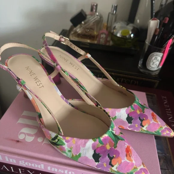 Floral Pointed Toe Kitten Heels - Picture 2 of 3